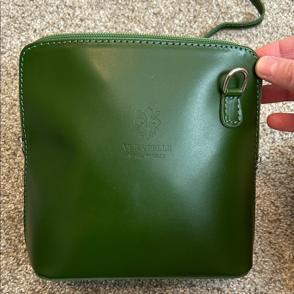 Elegant Vera Pelle Green Crossbody Bag